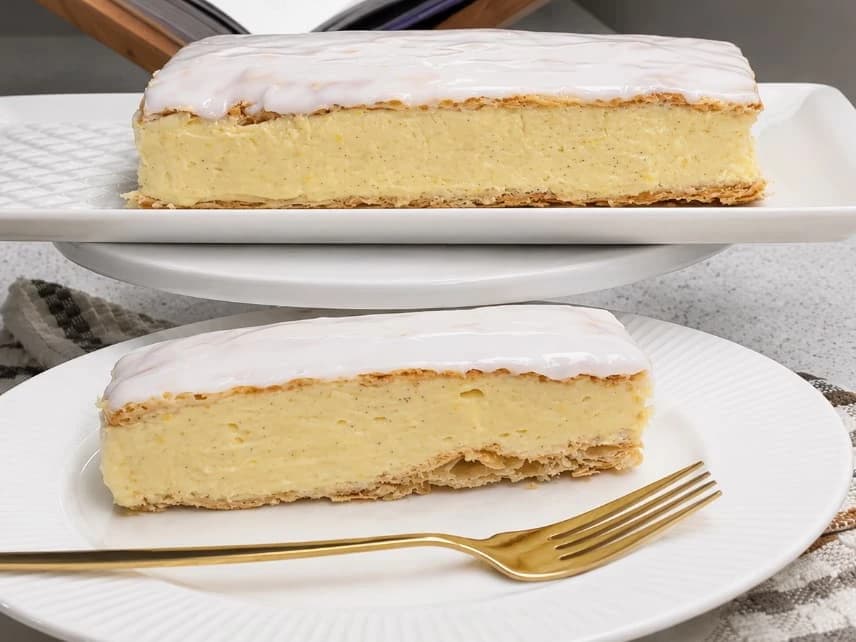Tortë Napoleon me krem vanilje